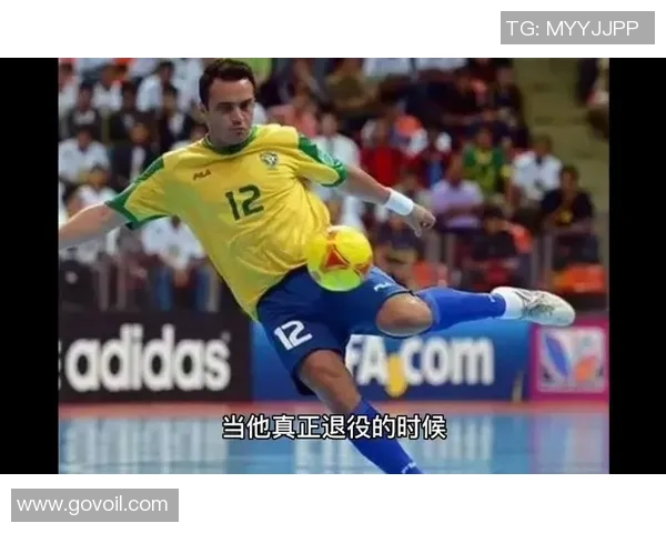 足球球星带刀侍卫背后的传奇故事与他在绿茵场的铁血气质解析