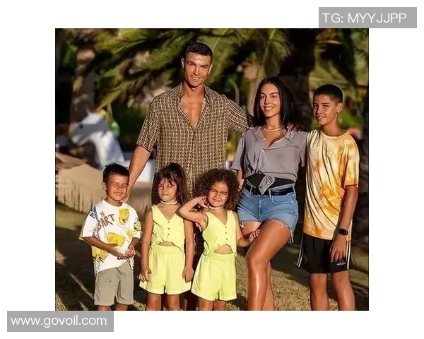 足坛巨星梦幻合体图集呈现传奇与未来同框的震撼瞬间