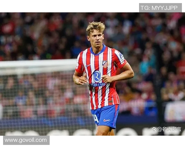 足球巨星专属寸照展示 揭秘球场背后的英雄风采与个人魅力